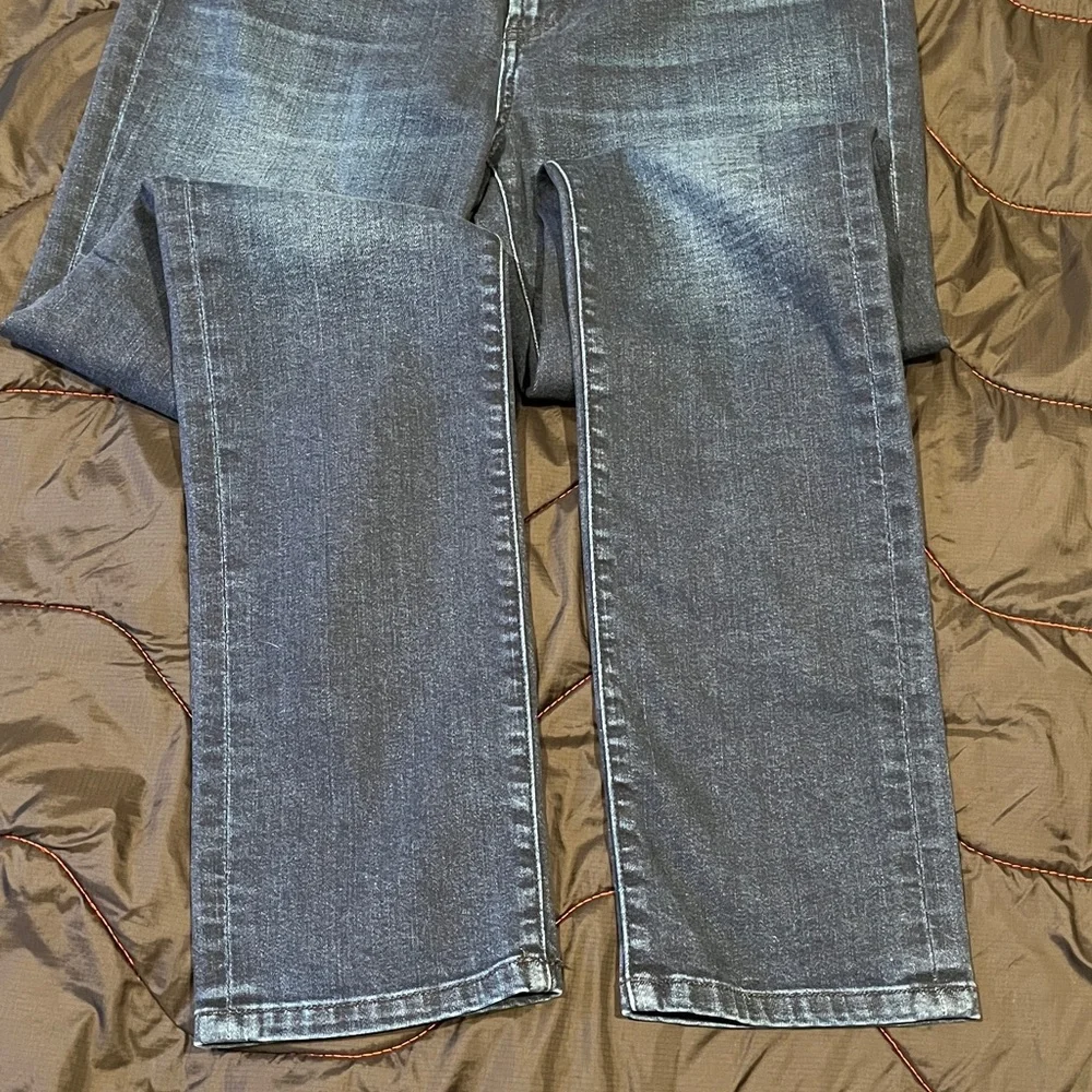 Monfrere Denim - Picture 9 of 9